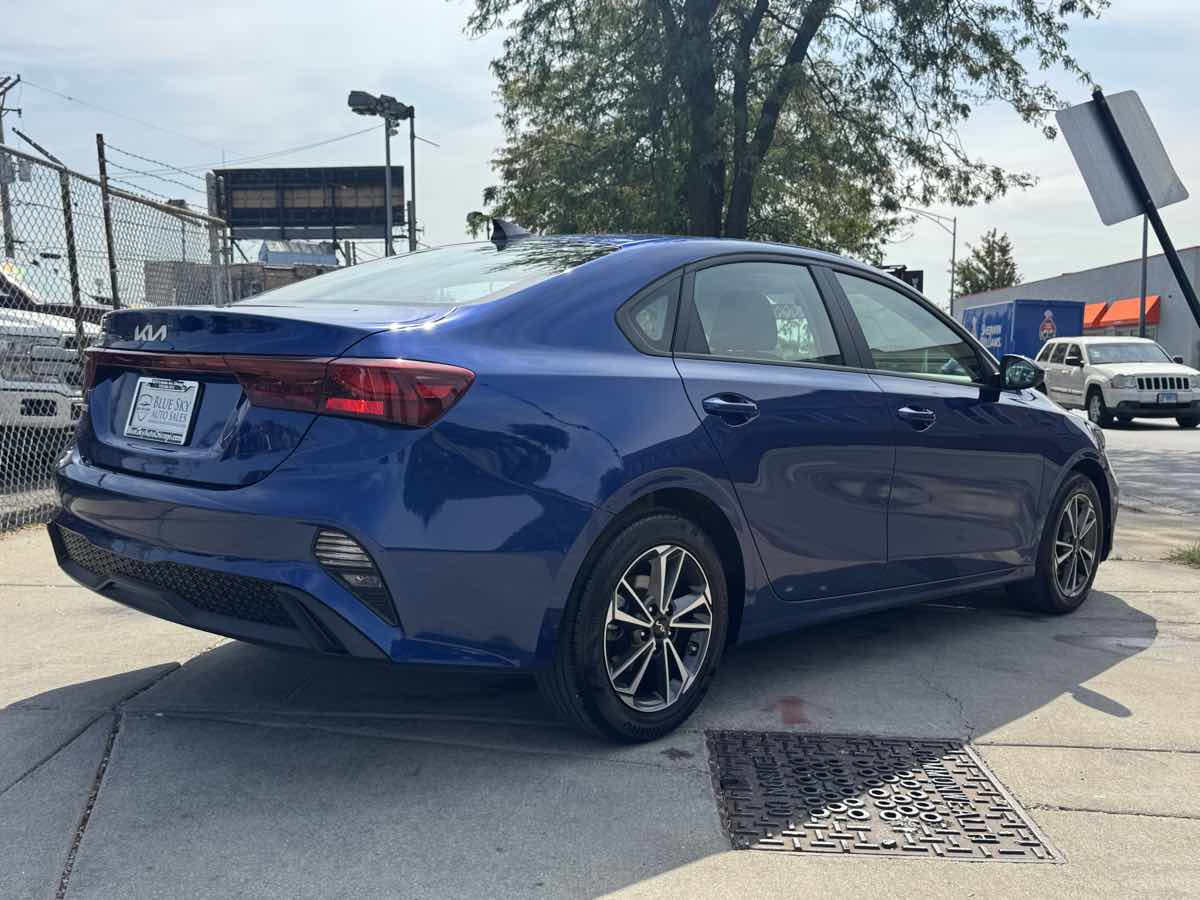 2022 Kia Forte FE LXS photo 3