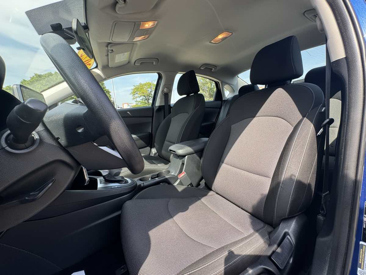 2022 Kia Forte FE LXS photo 8