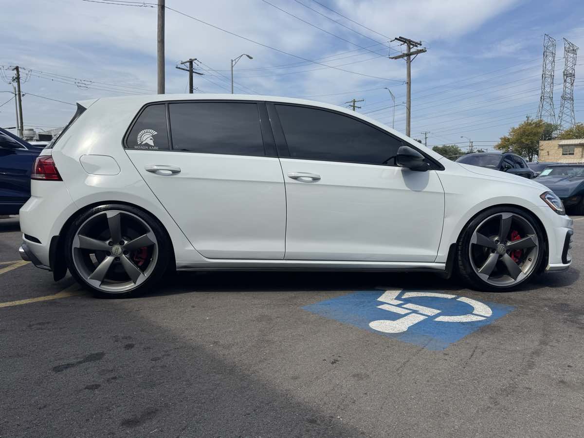 2019 Volkswagen Golf GTI Rabbit SE Autobahn photo 2