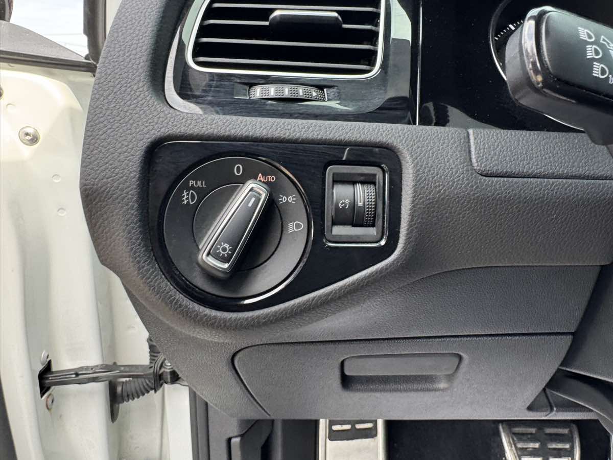 2019 Volkswagen Golf GTI Rabbit SE Autobahn photo 8