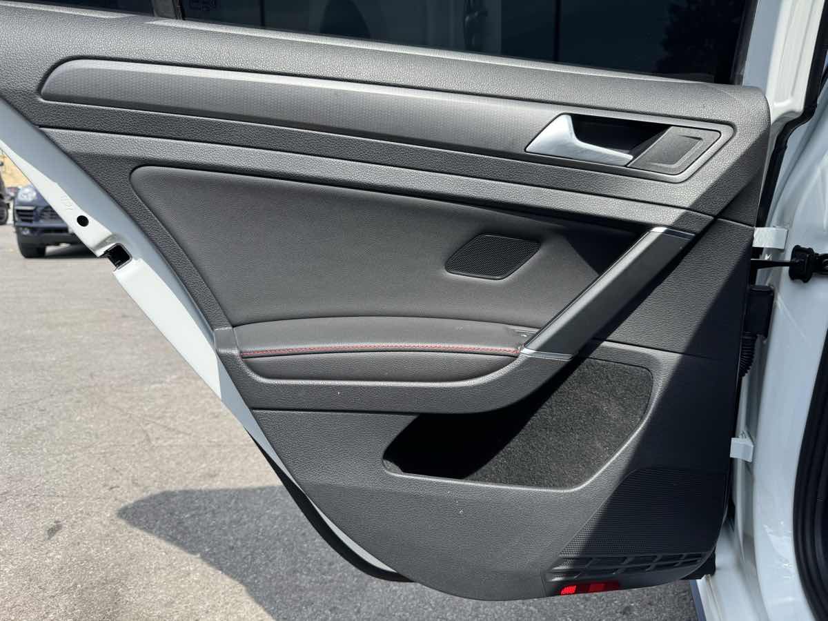 2019 Volkswagen Golf GTI Rabbit SE Autobahn photo 35