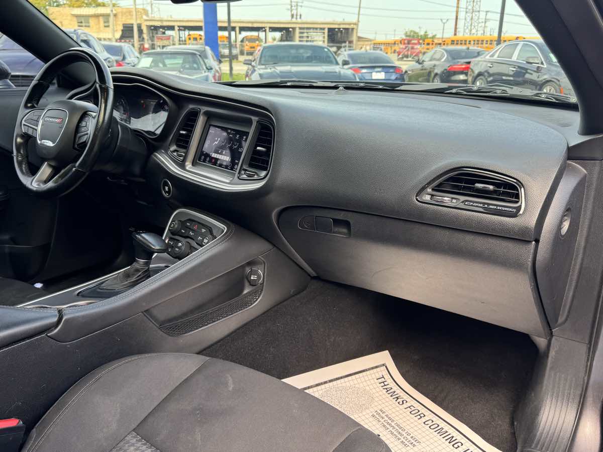 2019 Dodge Challenger R/T photo 22