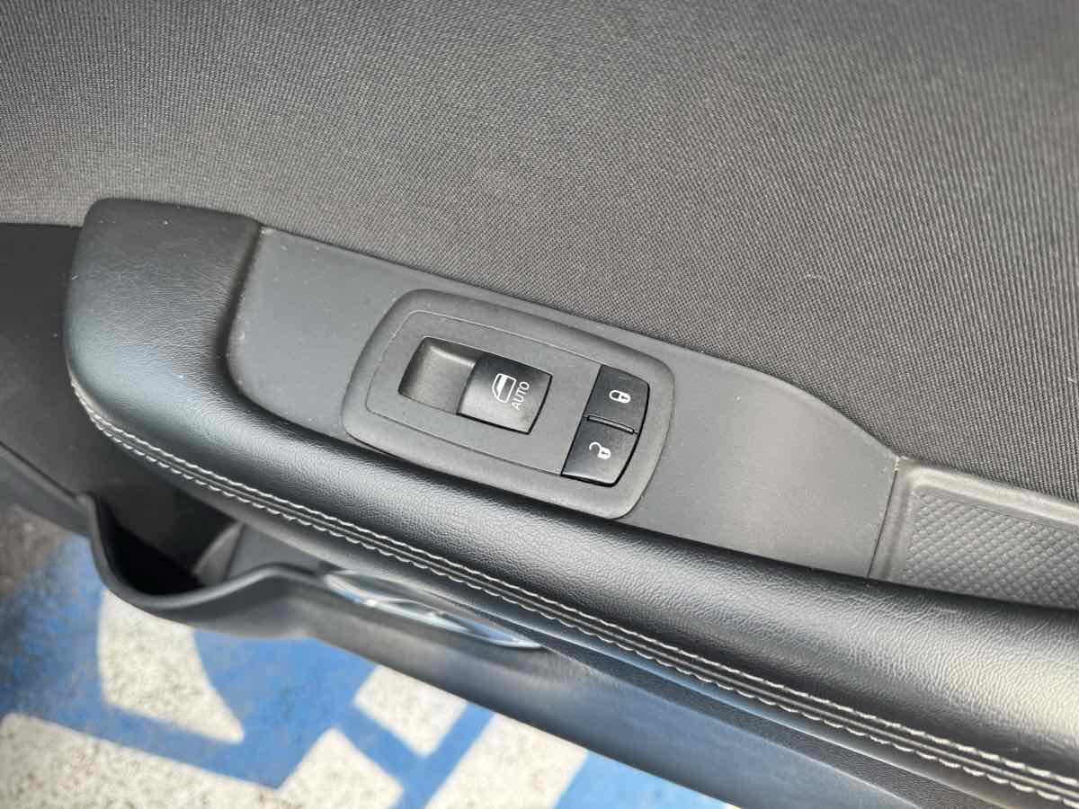 2019 Dodge Challenger R/T photo 25