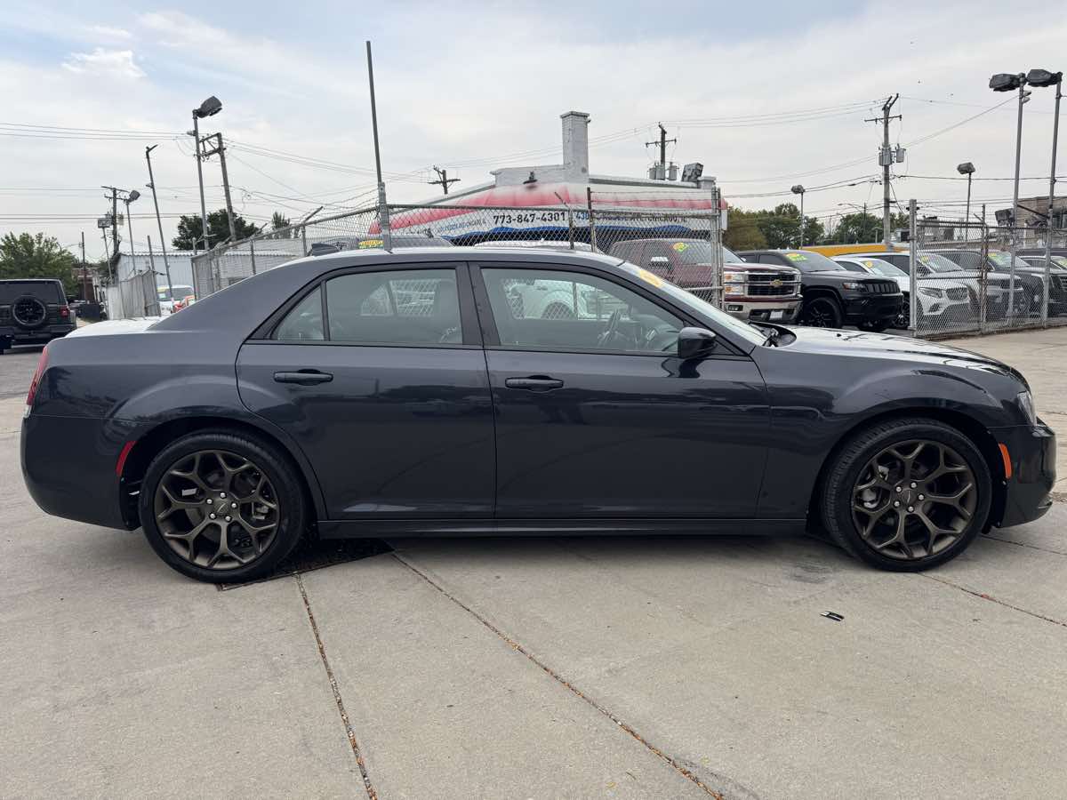 2019 Chrysler 300 photo 4