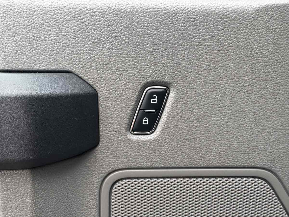 2015 Ford F-150 XL photo 25
