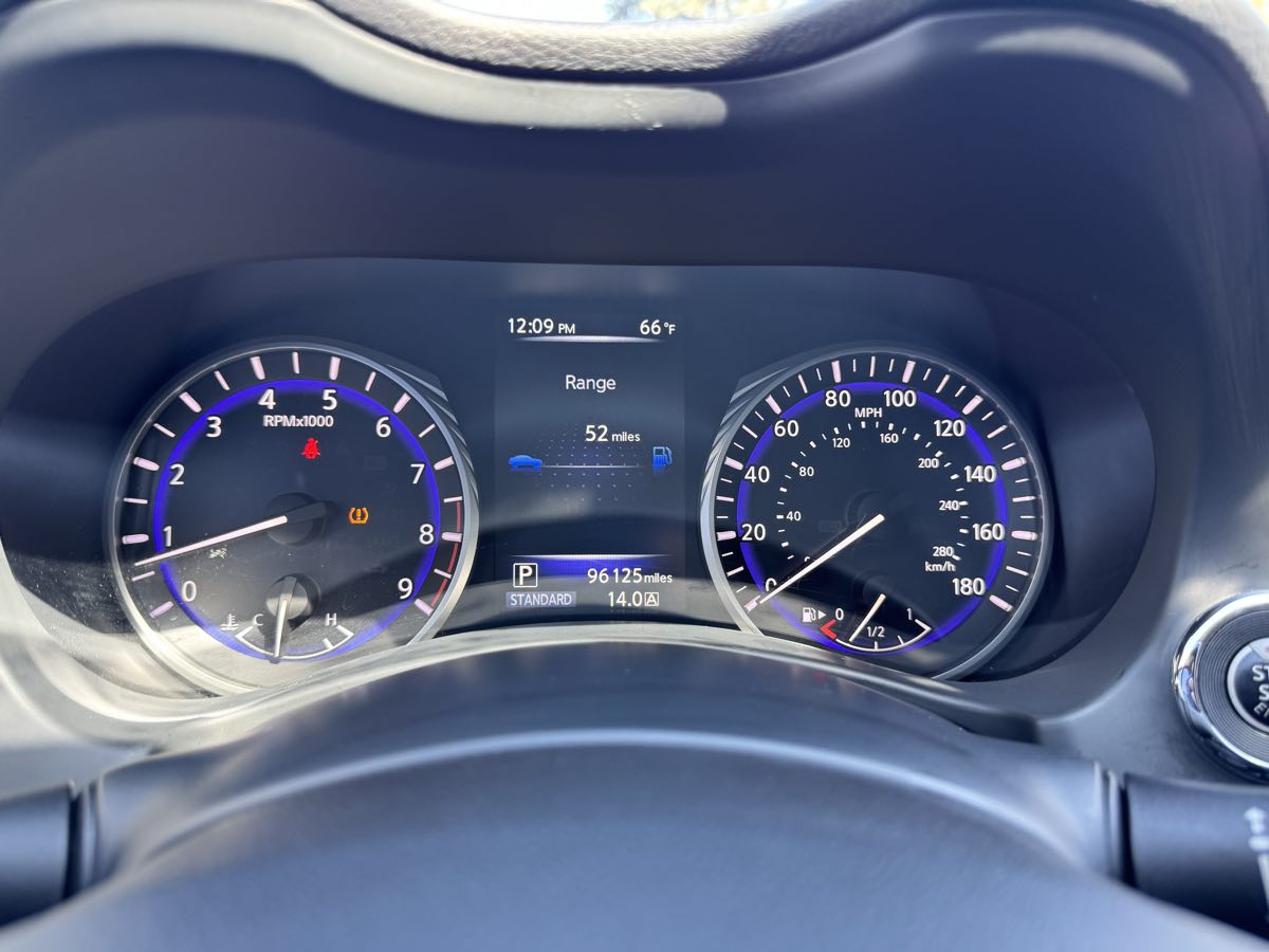 2014 Infiniti Q50 Premium photo 14