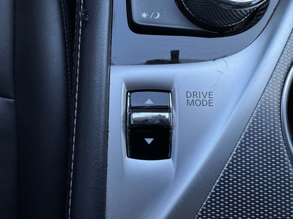 2014 Infiniti Q50 Premium photo 21