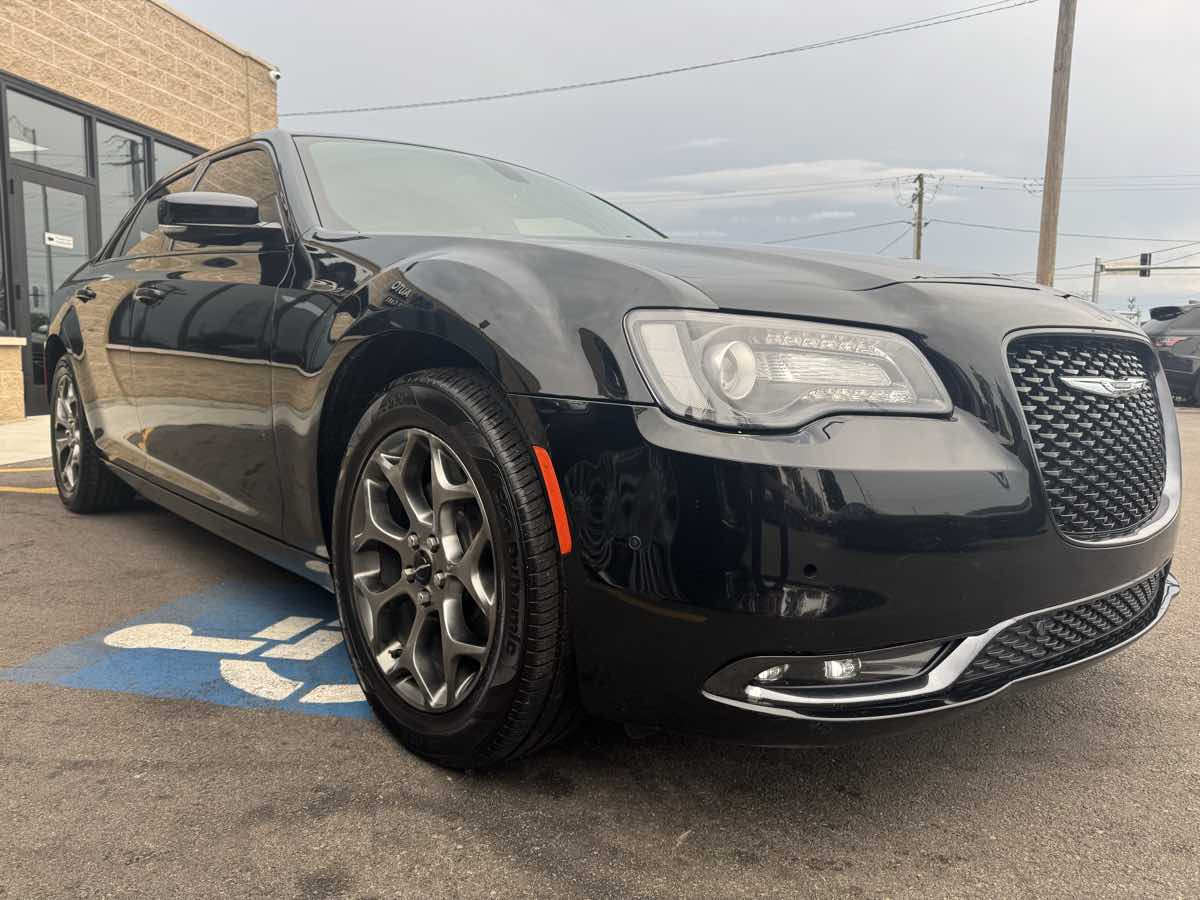 2015 Chrysler 300 photo 3