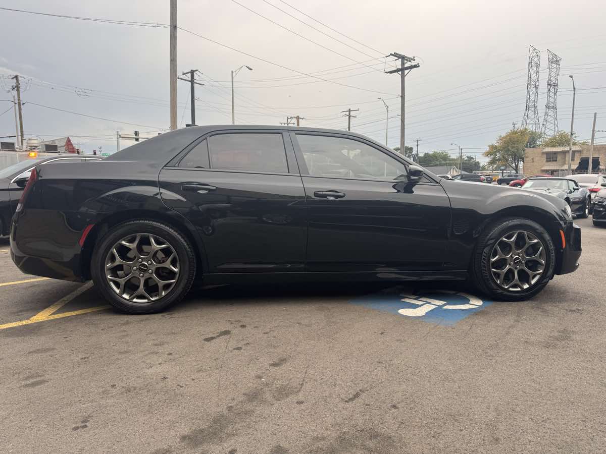 2015 Chrysler 300 photo 4