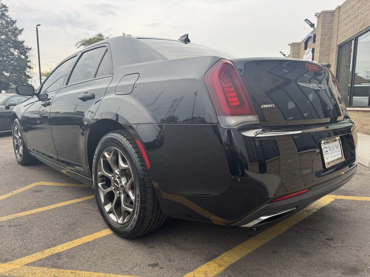 2015 Chrysler 300 photo 7