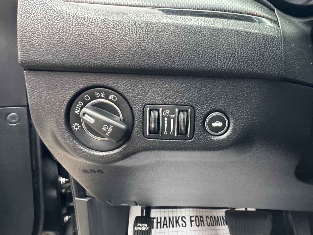 2015 Chrysler 300 photo 10