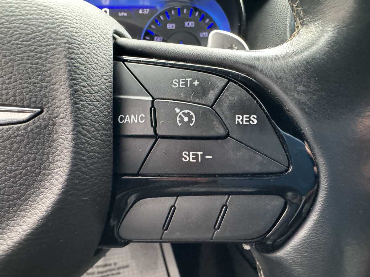 2015 Chrysler 300 photo 15