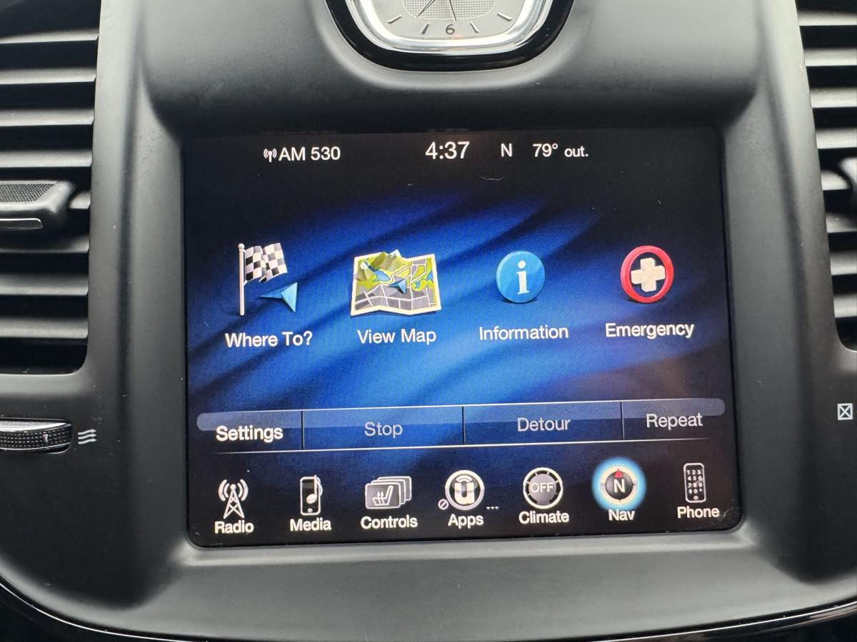 2015 Chrysler 300 photo 16