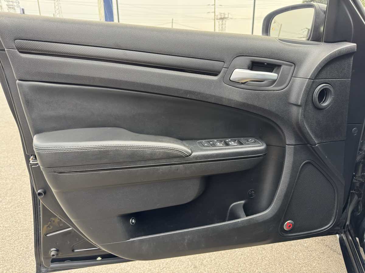 2015 Chrysler 300 photo 20