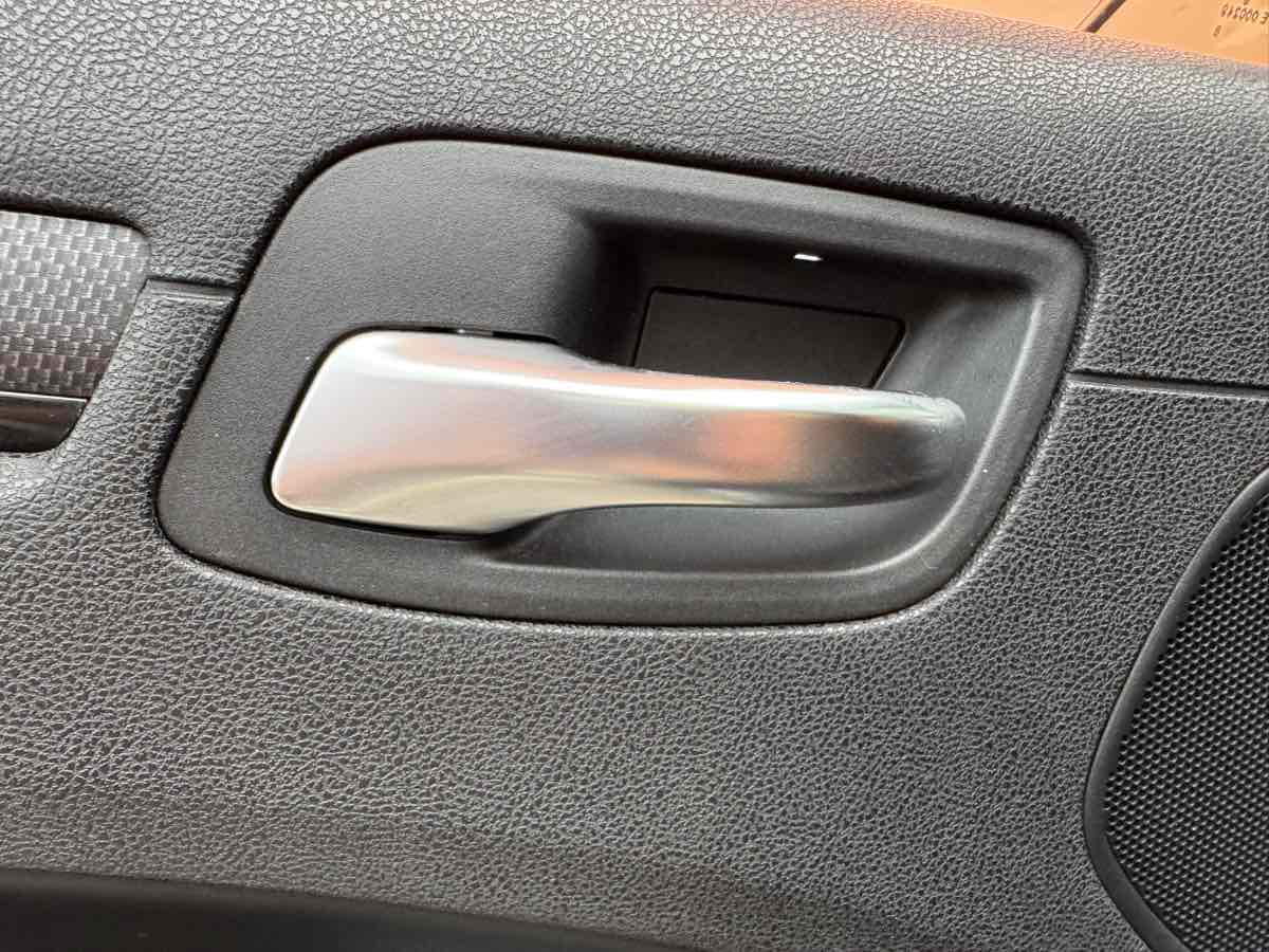2015 Chrysler 300 photo 37