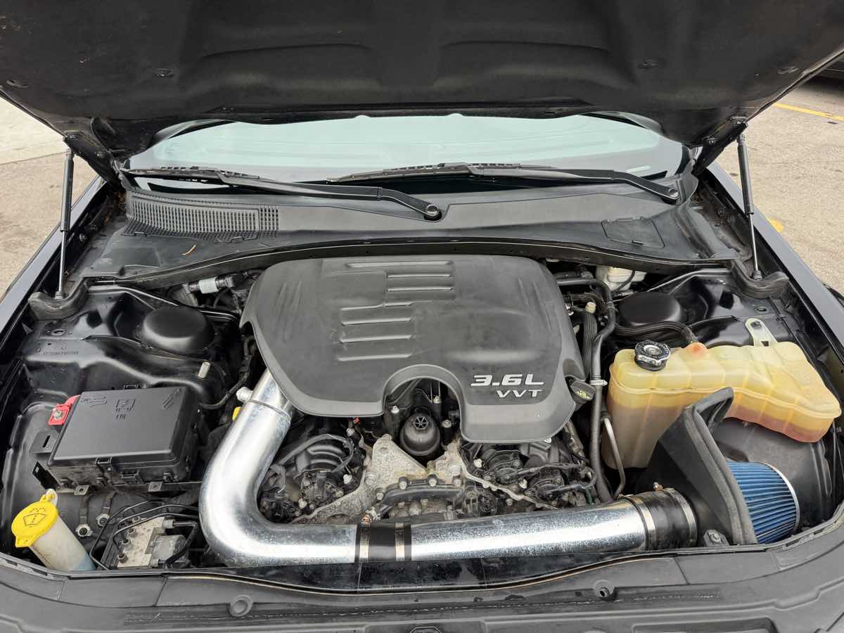 2015 Chrysler 300 photo 38