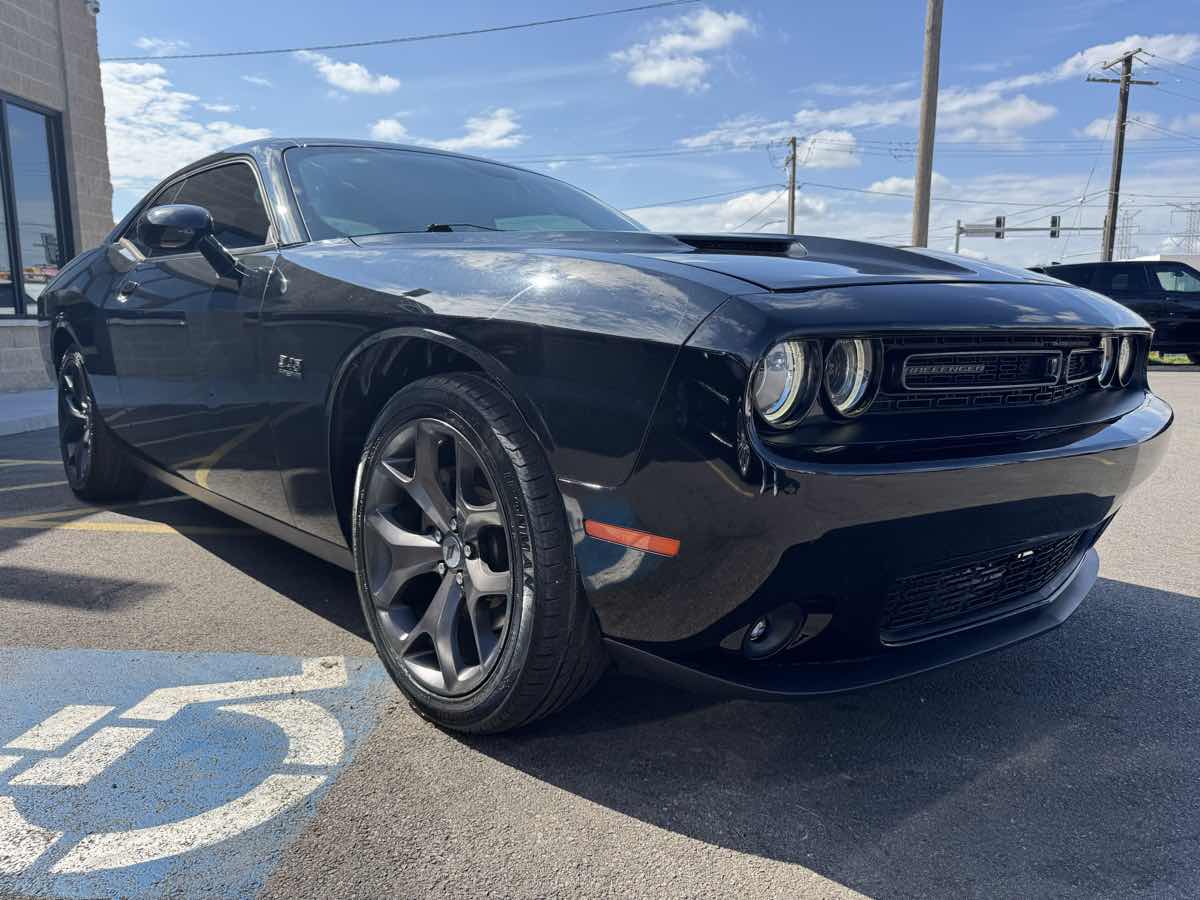 2018 Dodge Challenger R/T Plus photo 3