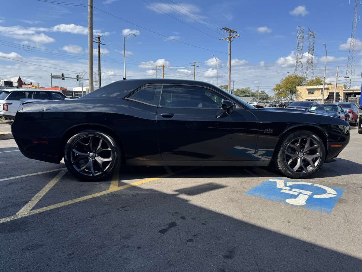 2018 Dodge Challenger R/T Plus photo 4