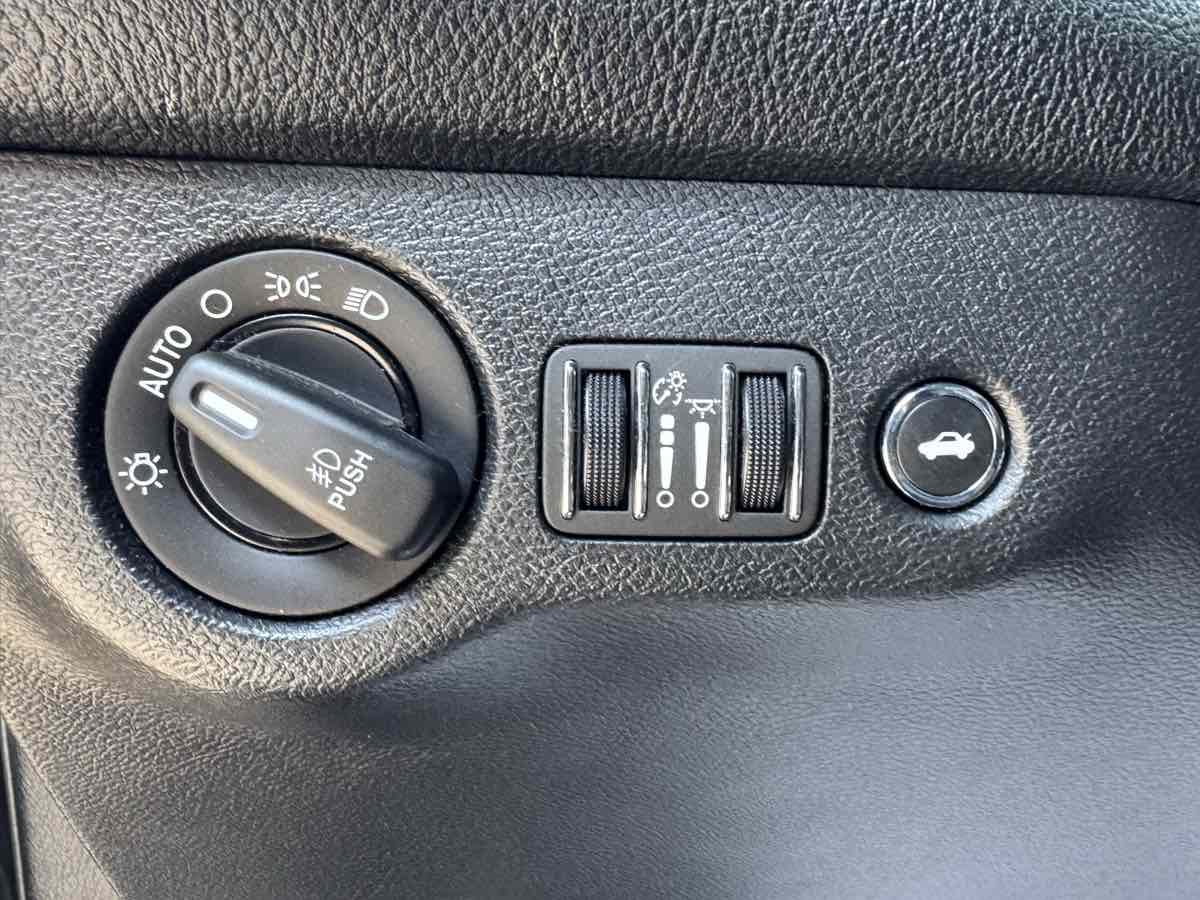2018 Dodge Challenger R/T Plus photo 11