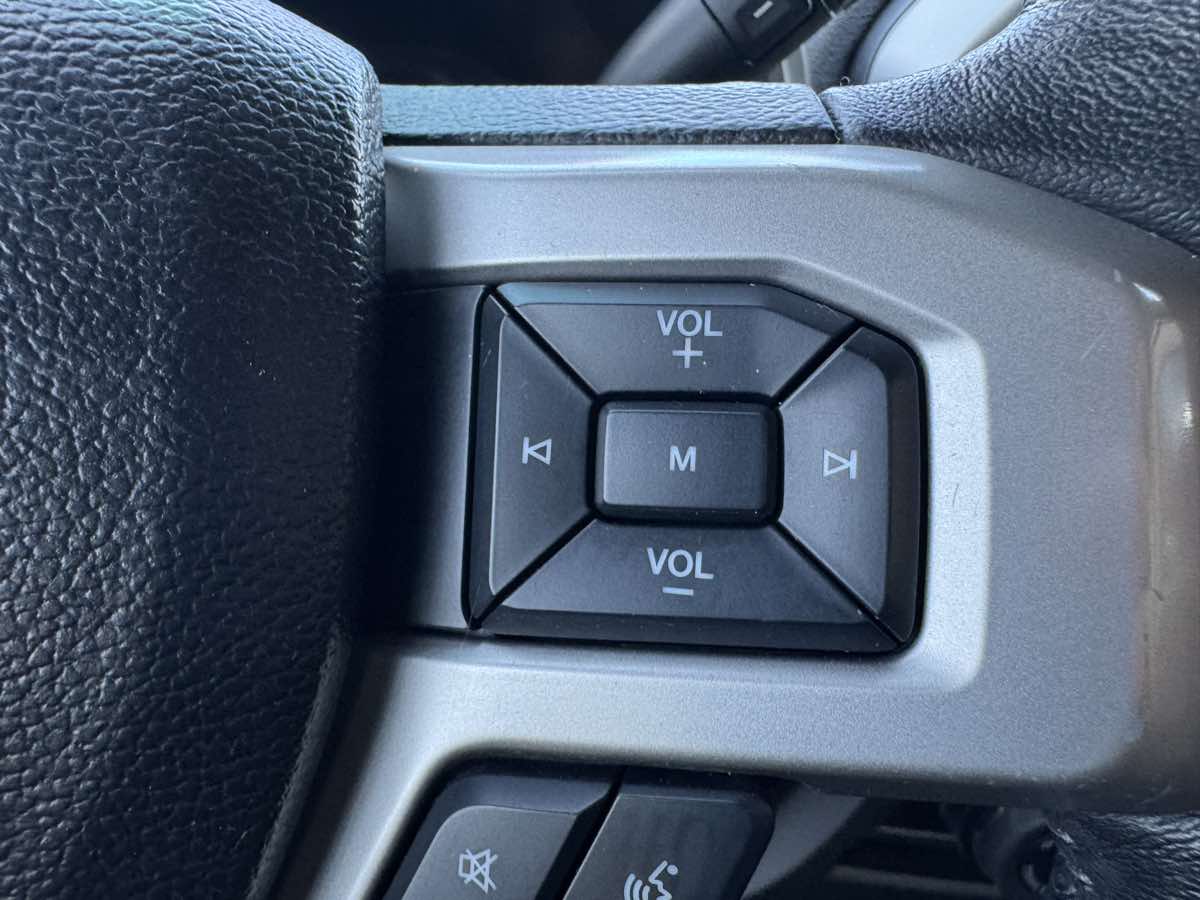 2017 Ford F-150 Lariat photo 16