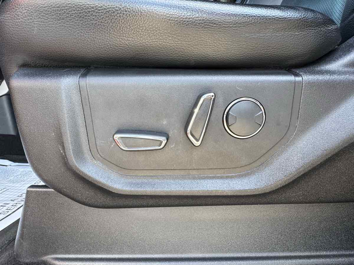 2017 Ford F-150 Lariat photo 25