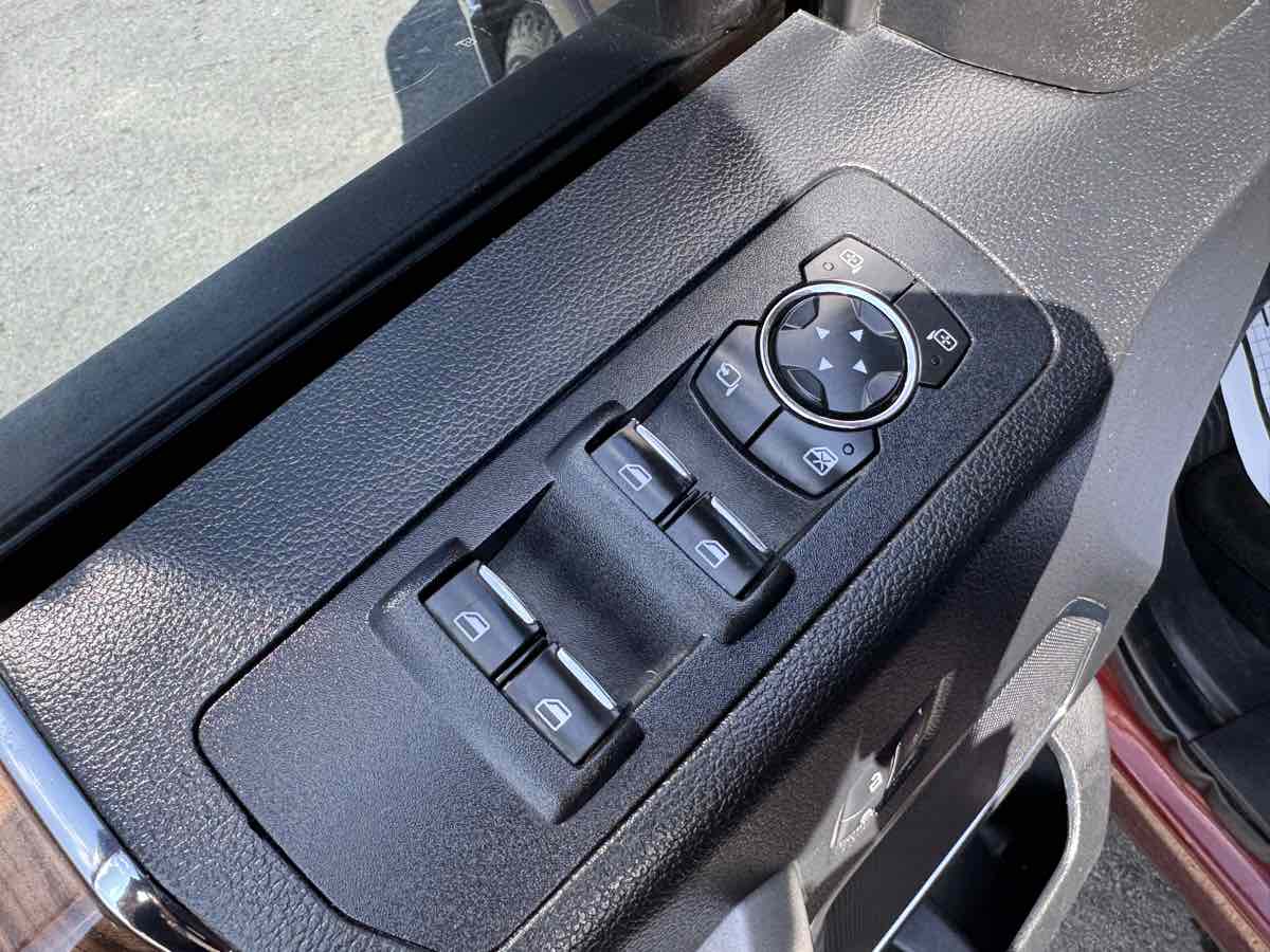 2017 Ford F-150 Lariat photo 26