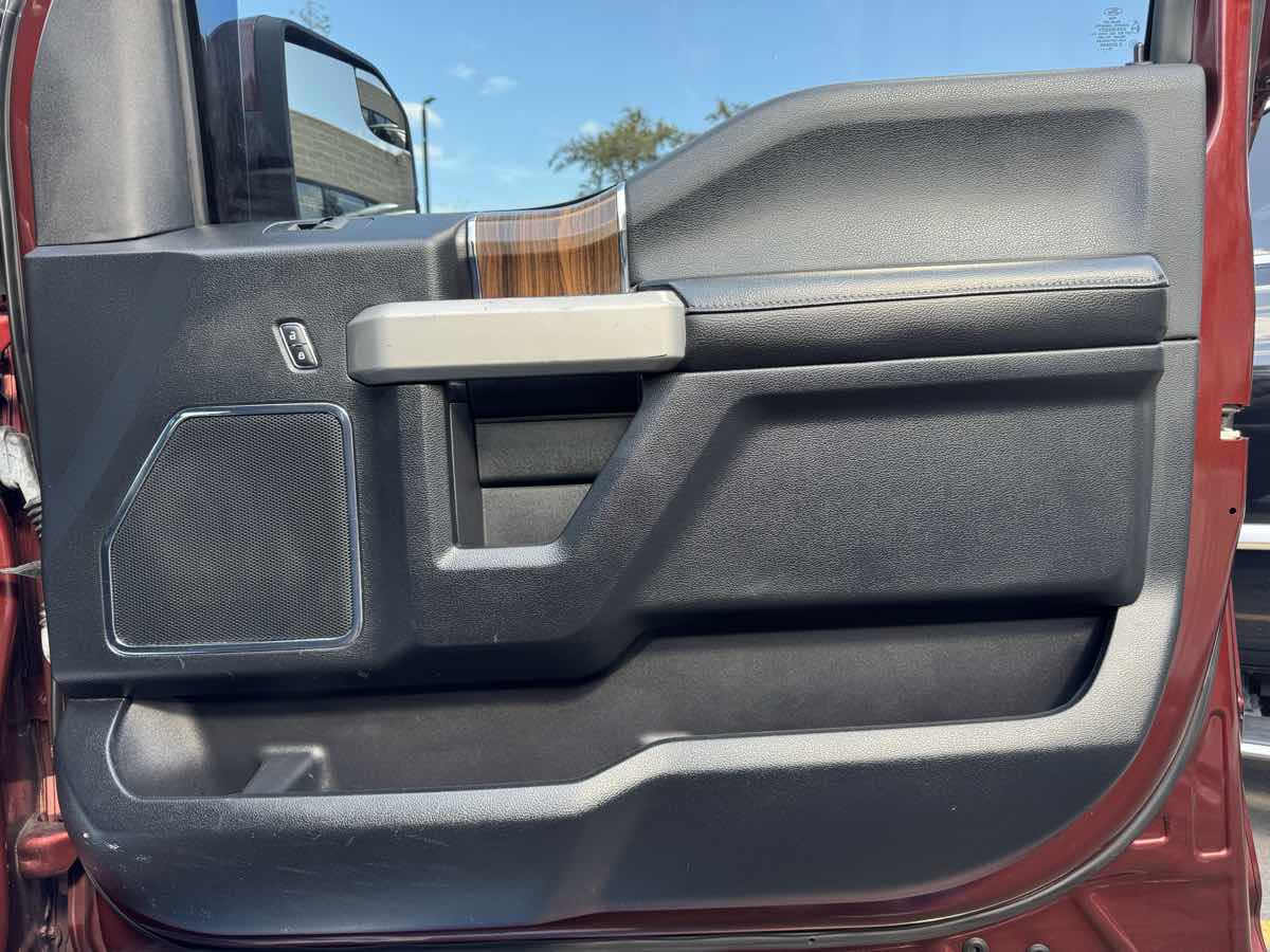 2017 Ford F-150 Lariat photo 31