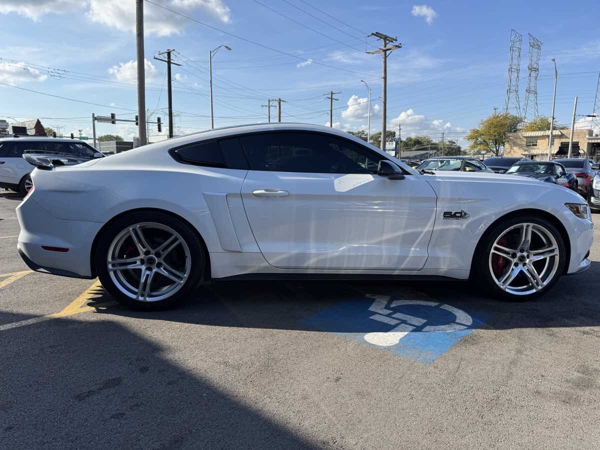 2016 Ford Mustang GT Premium photo 4