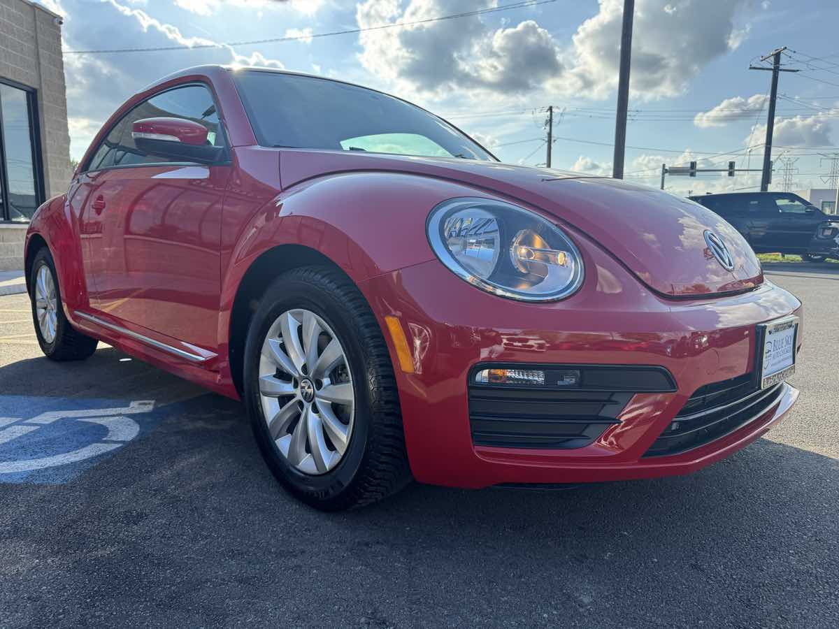 2019 Volkswagen Beetle Final Edition SEL photo 3