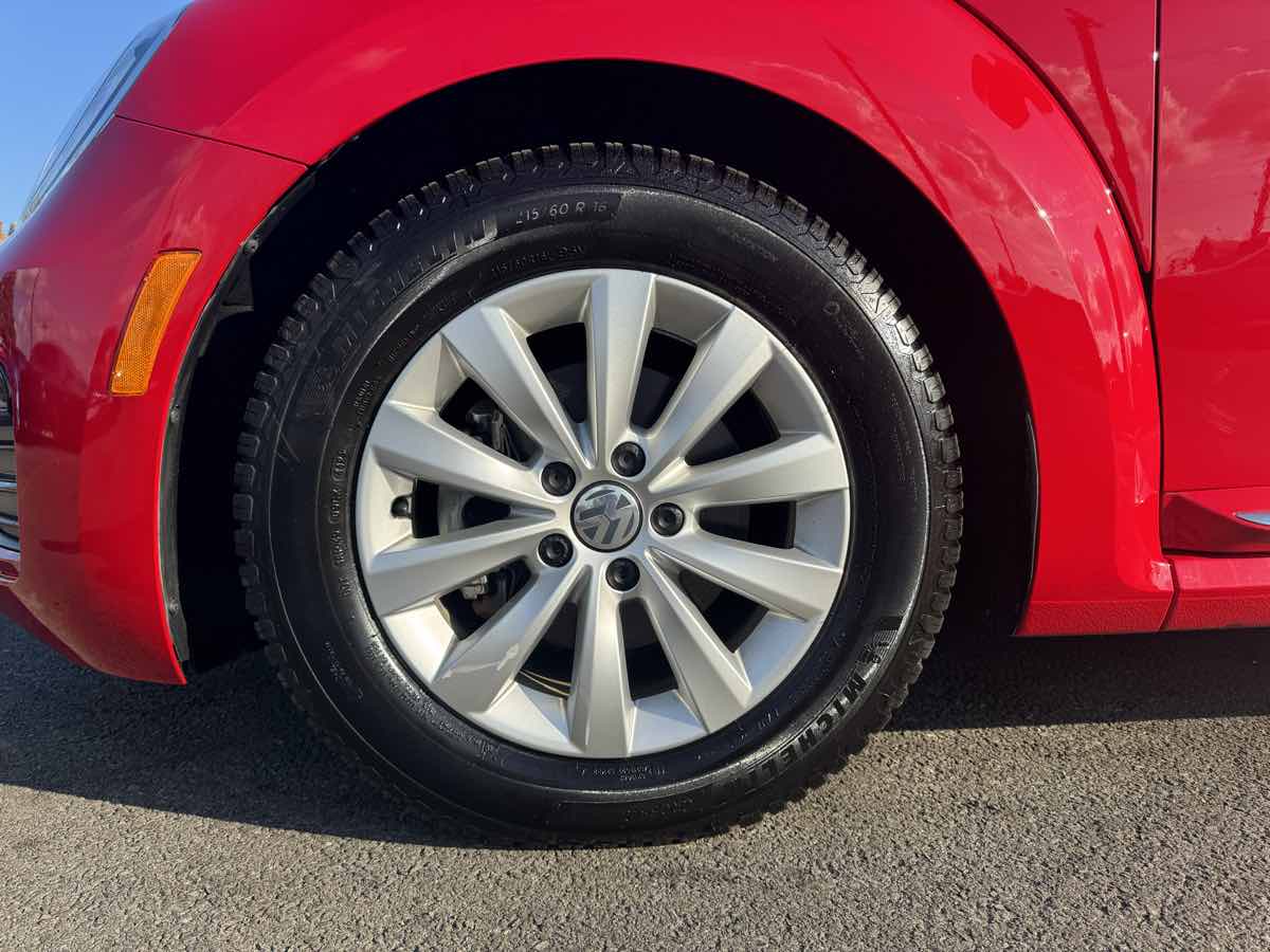 2019 Volkswagen Beetle Final Edition SEL photo 9