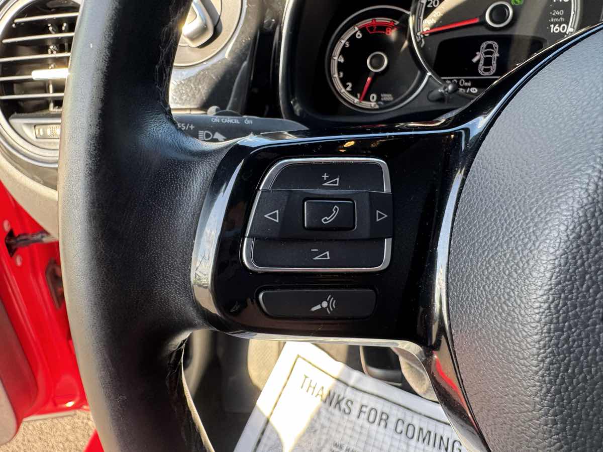 2019 Volkswagen Beetle Final Edition SEL photo 13