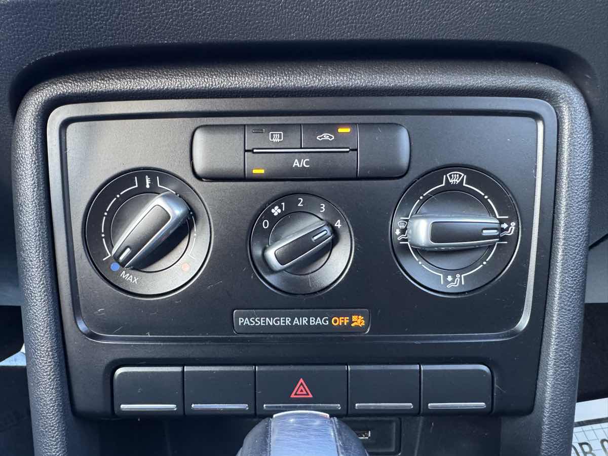 2019 Volkswagen Beetle Final Edition SEL photo 16
