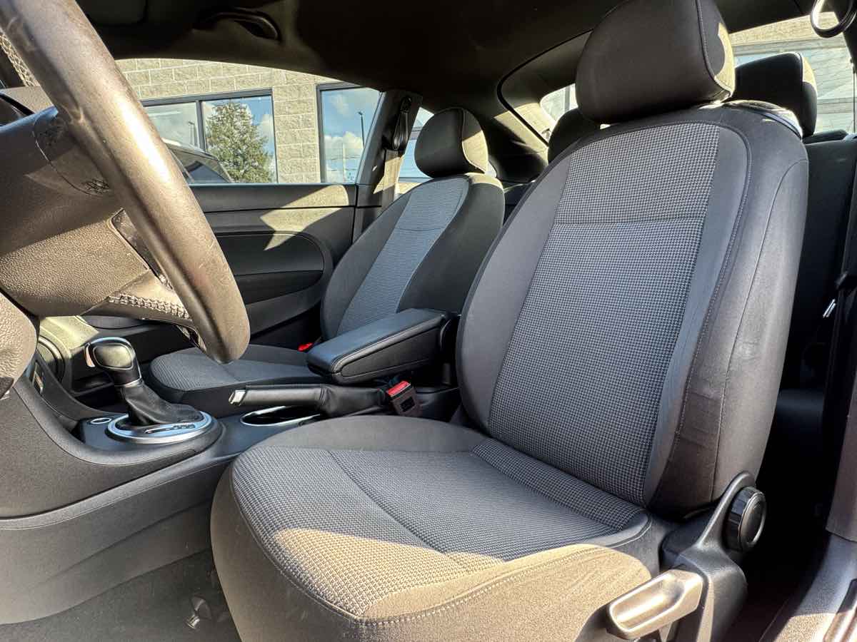 2019 Volkswagen Beetle Final Edition SEL photo 19