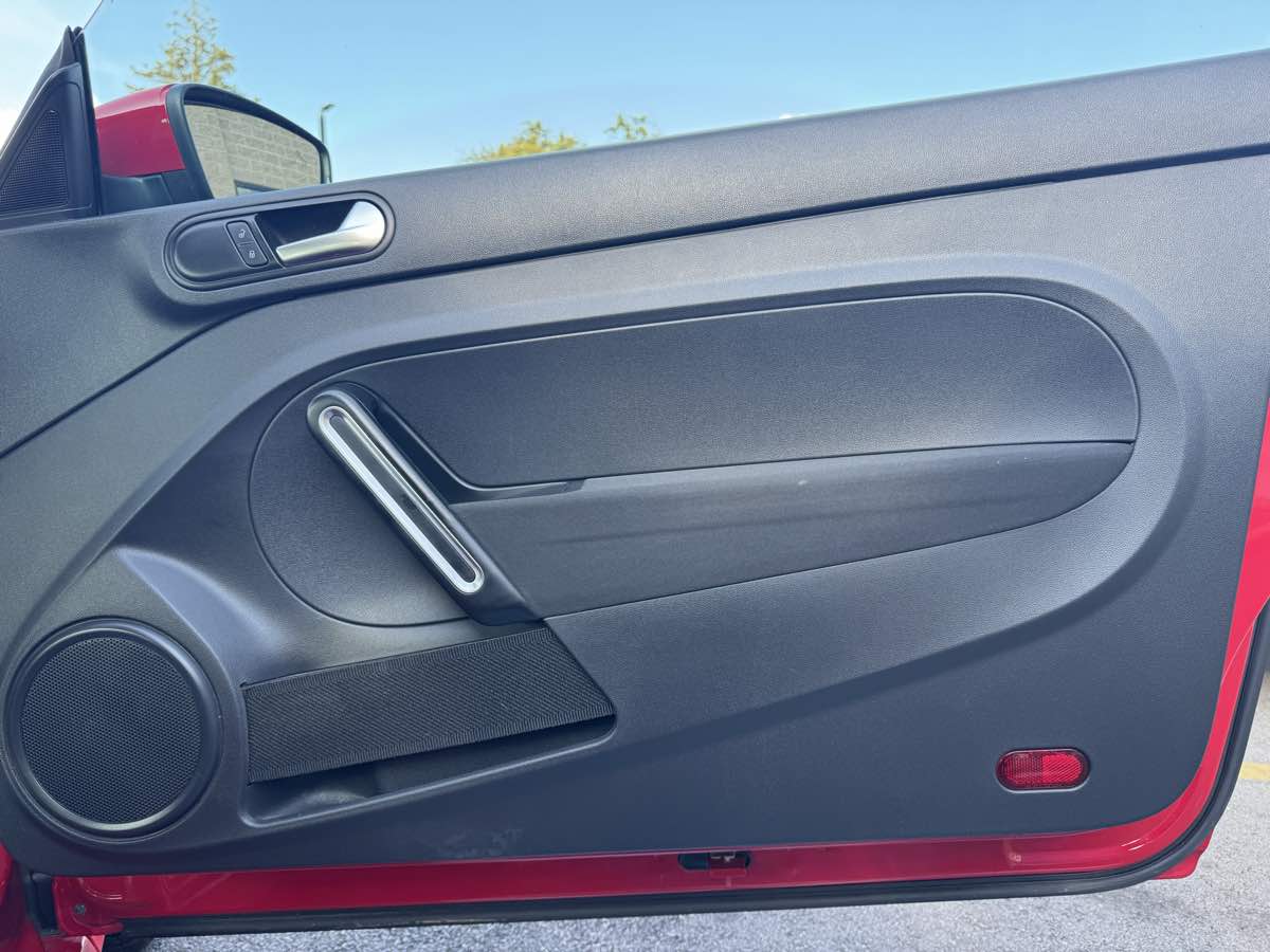 2019 Volkswagen Beetle Final Edition SEL photo 25