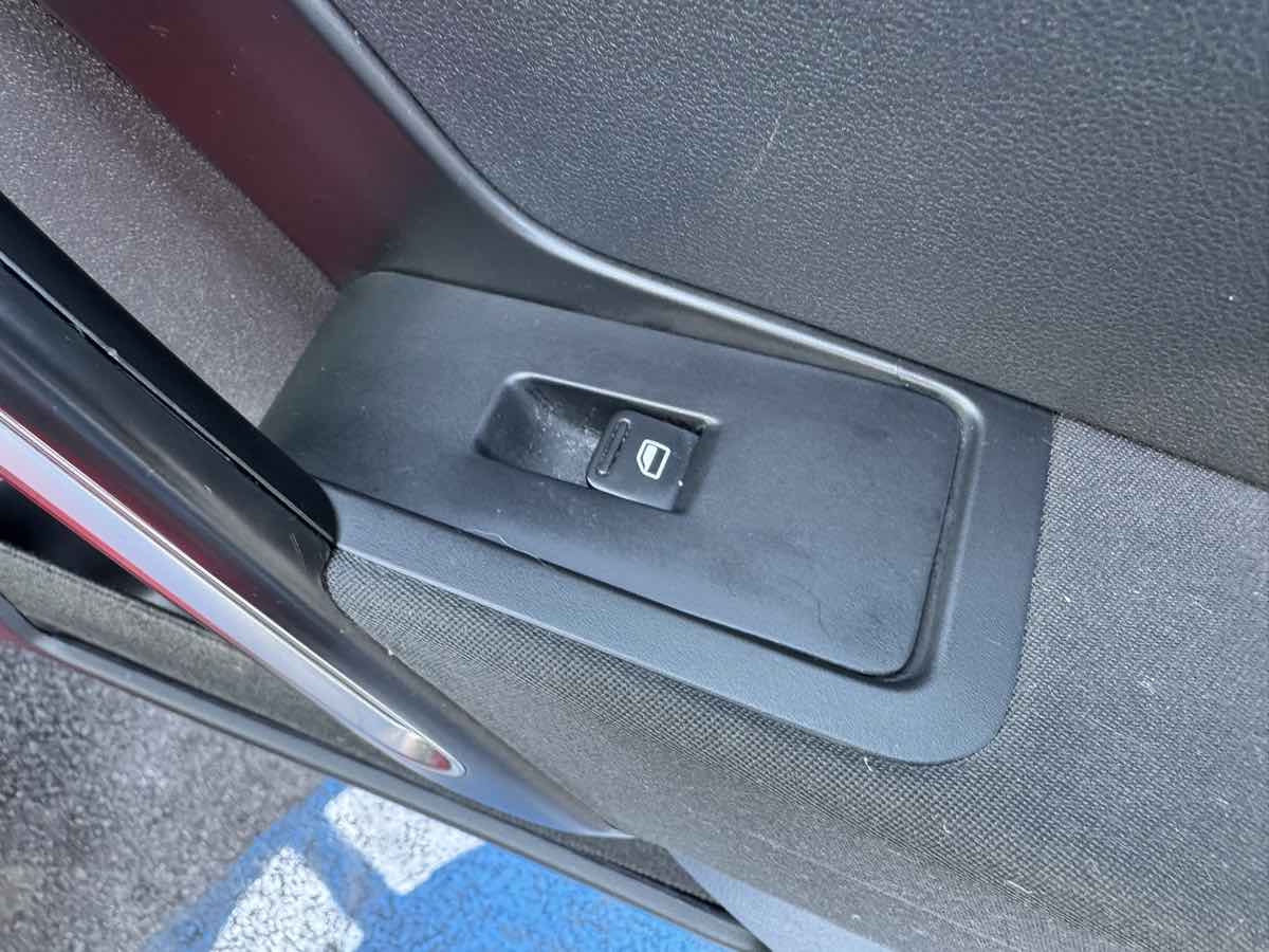 2019 Volkswagen Beetle Final Edition SEL photo 26