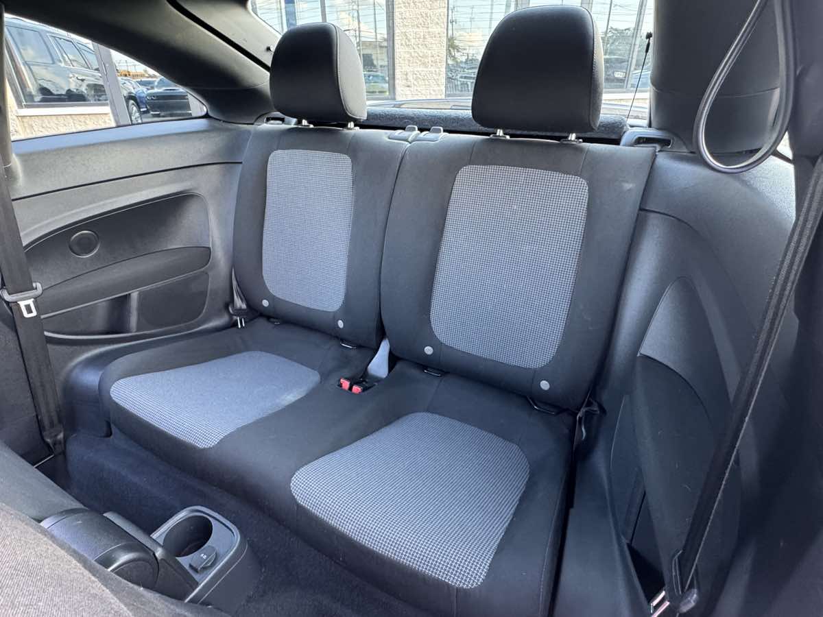 2019 Volkswagen Beetle Final Edition SEL photo 28