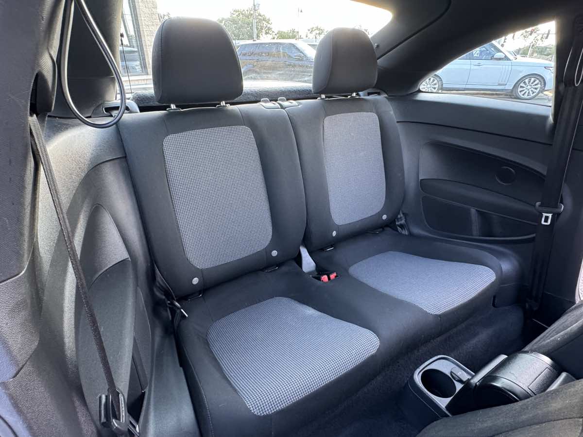 2019 Volkswagen Beetle Final Edition SEL photo 29