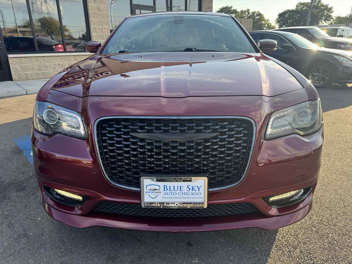2020 Chrysler 300 photo 2