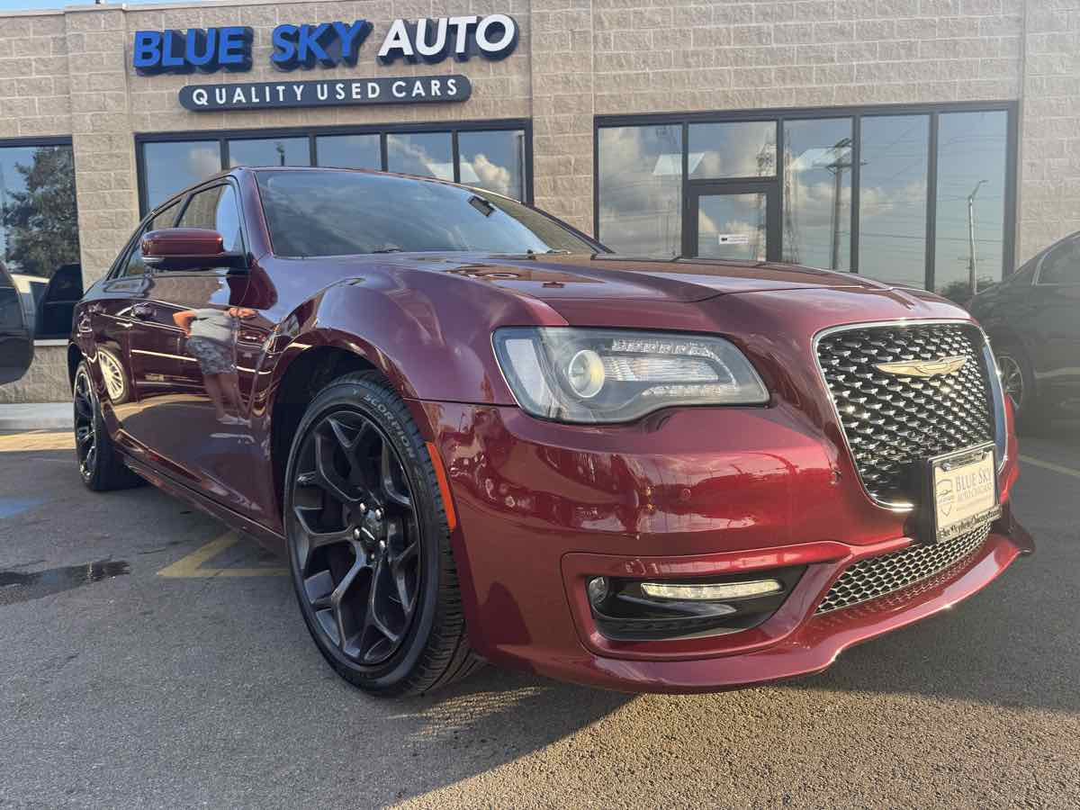 2020 Chrysler 300 photo 3