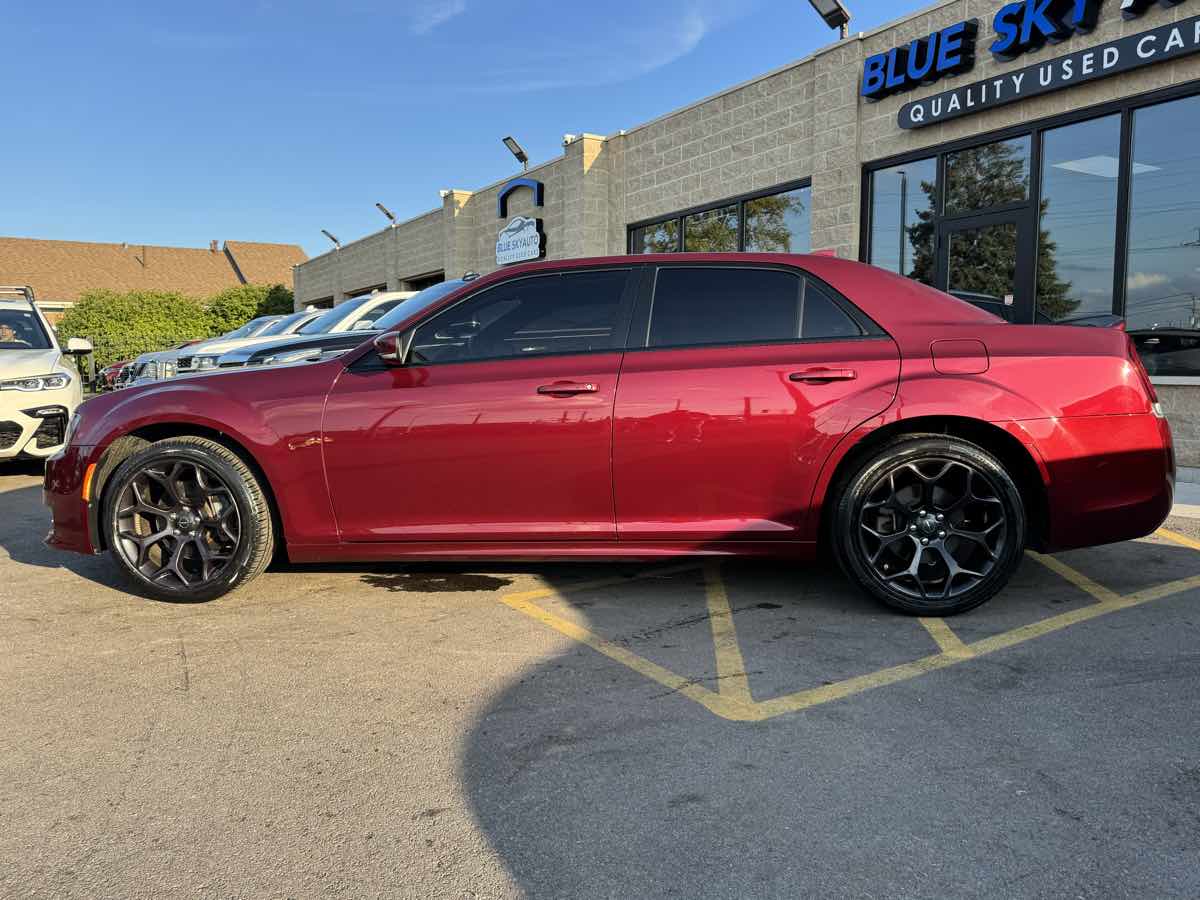 2020 Chrysler 300 photo 8