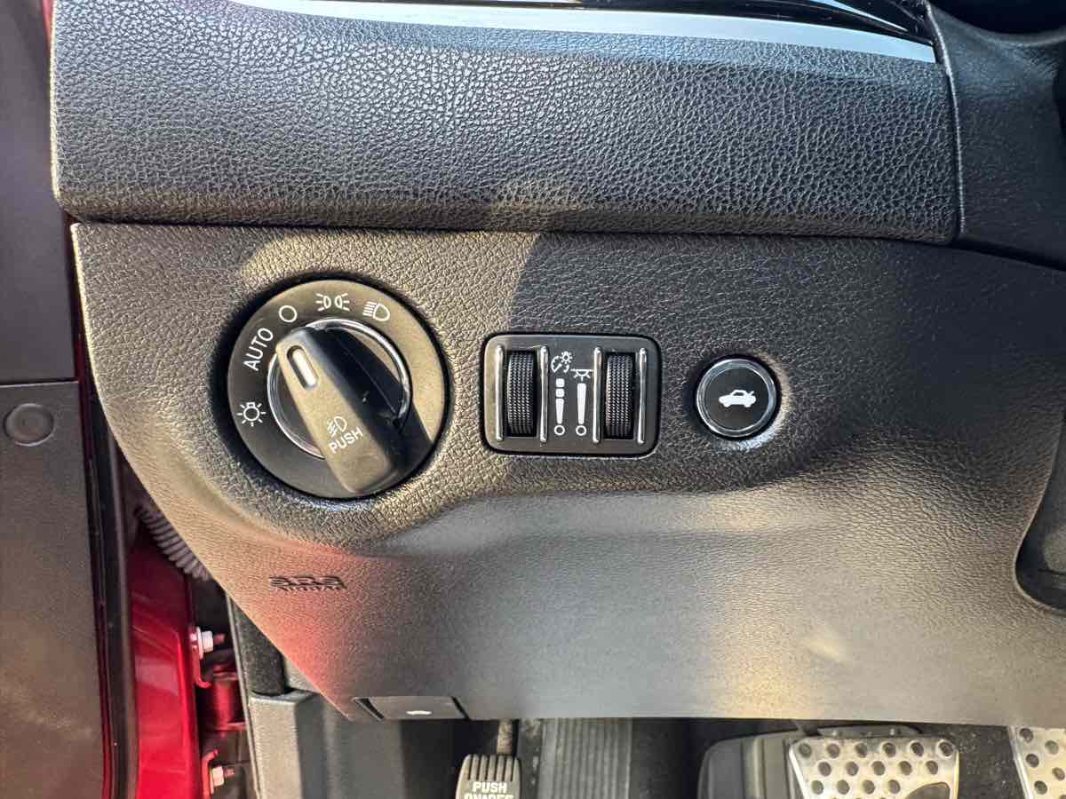 2020 Chrysler 300 photo 10