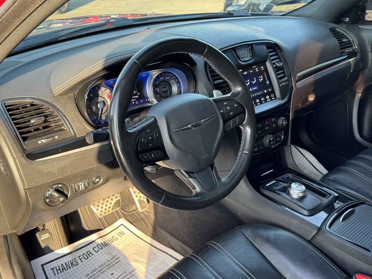 2020 Chrysler 300 photo 11