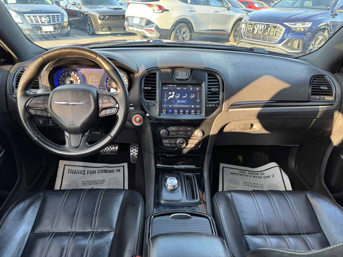 2020 Chrysler 300 photo 19