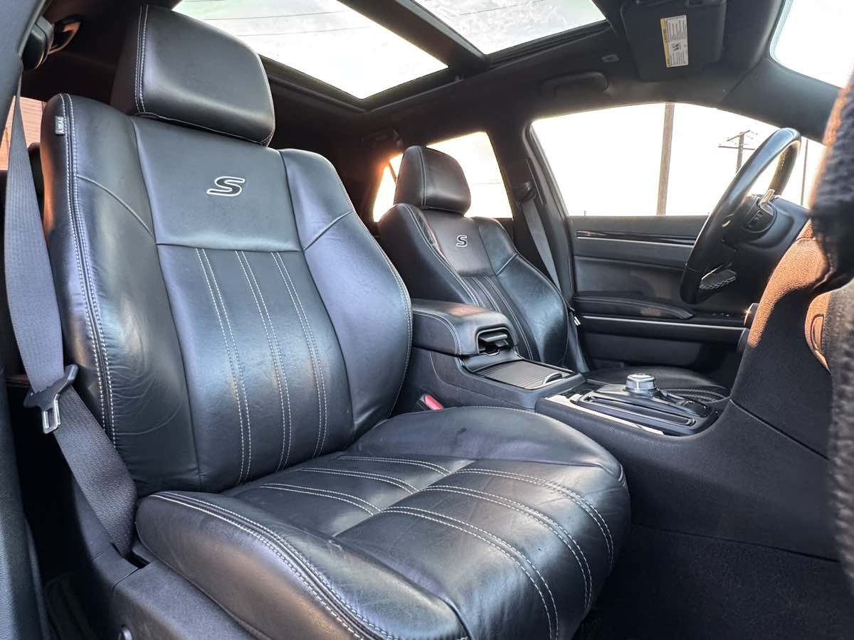 2020 Chrysler 300 photo 26