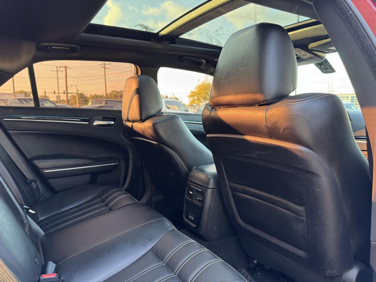 2020 Chrysler 300 photo 30