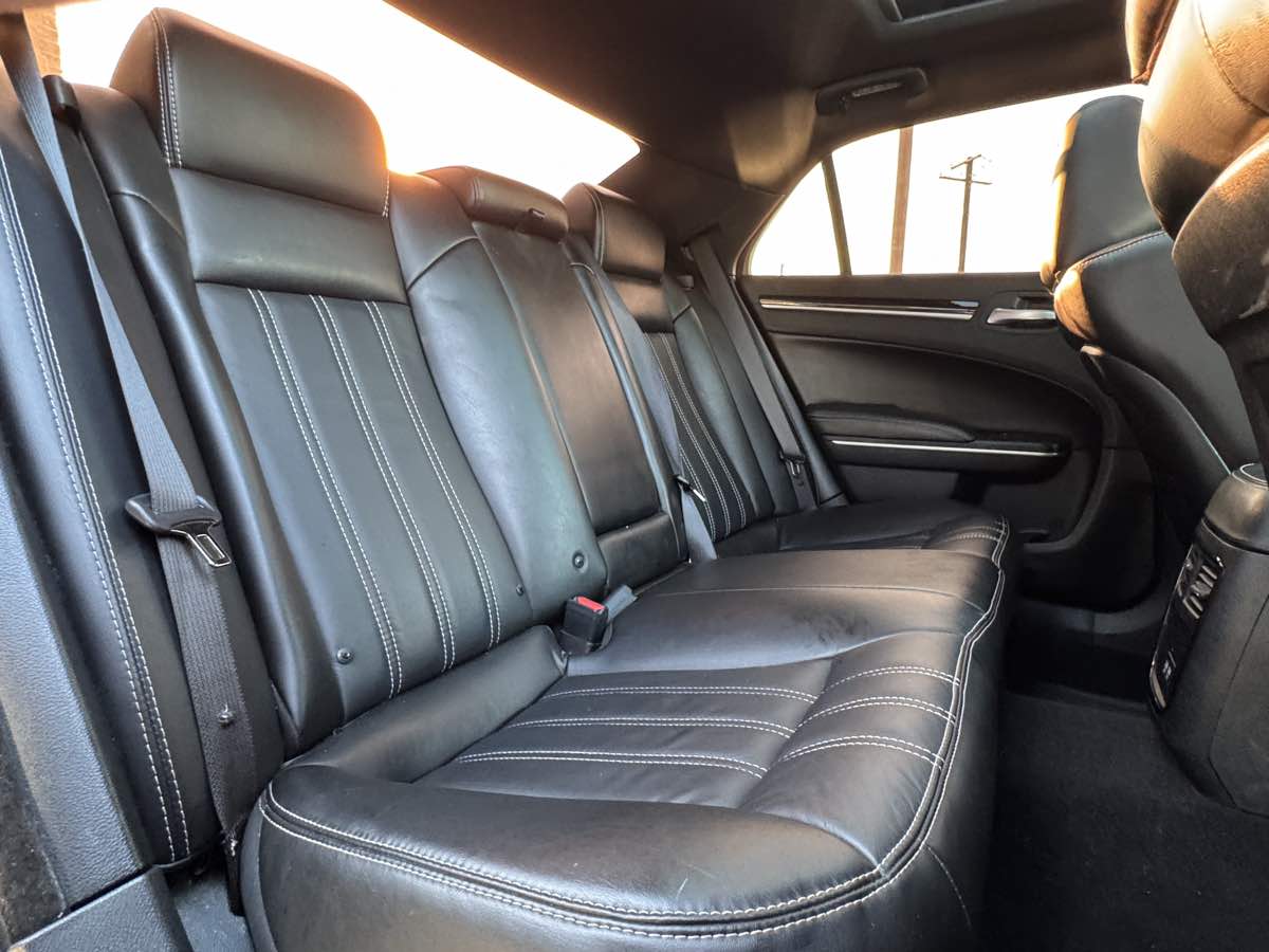 2020 Chrysler 300 photo 31