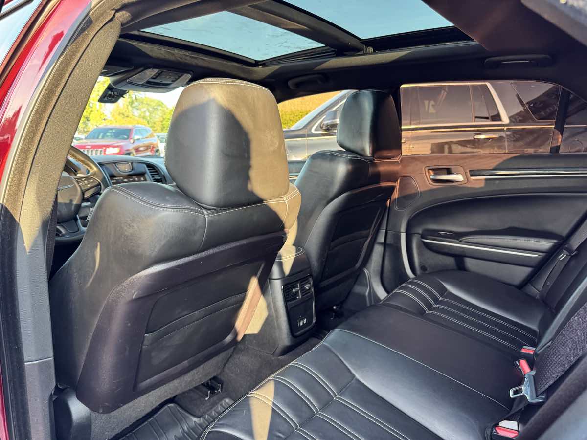 2020 Chrysler 300 photo 35