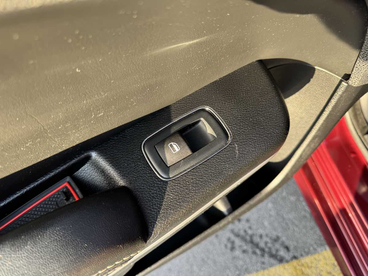 2020 Chrysler 300 photo 38