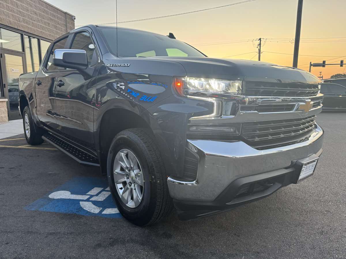 2022 Chevrolet Silverado 1500 LT photo 3