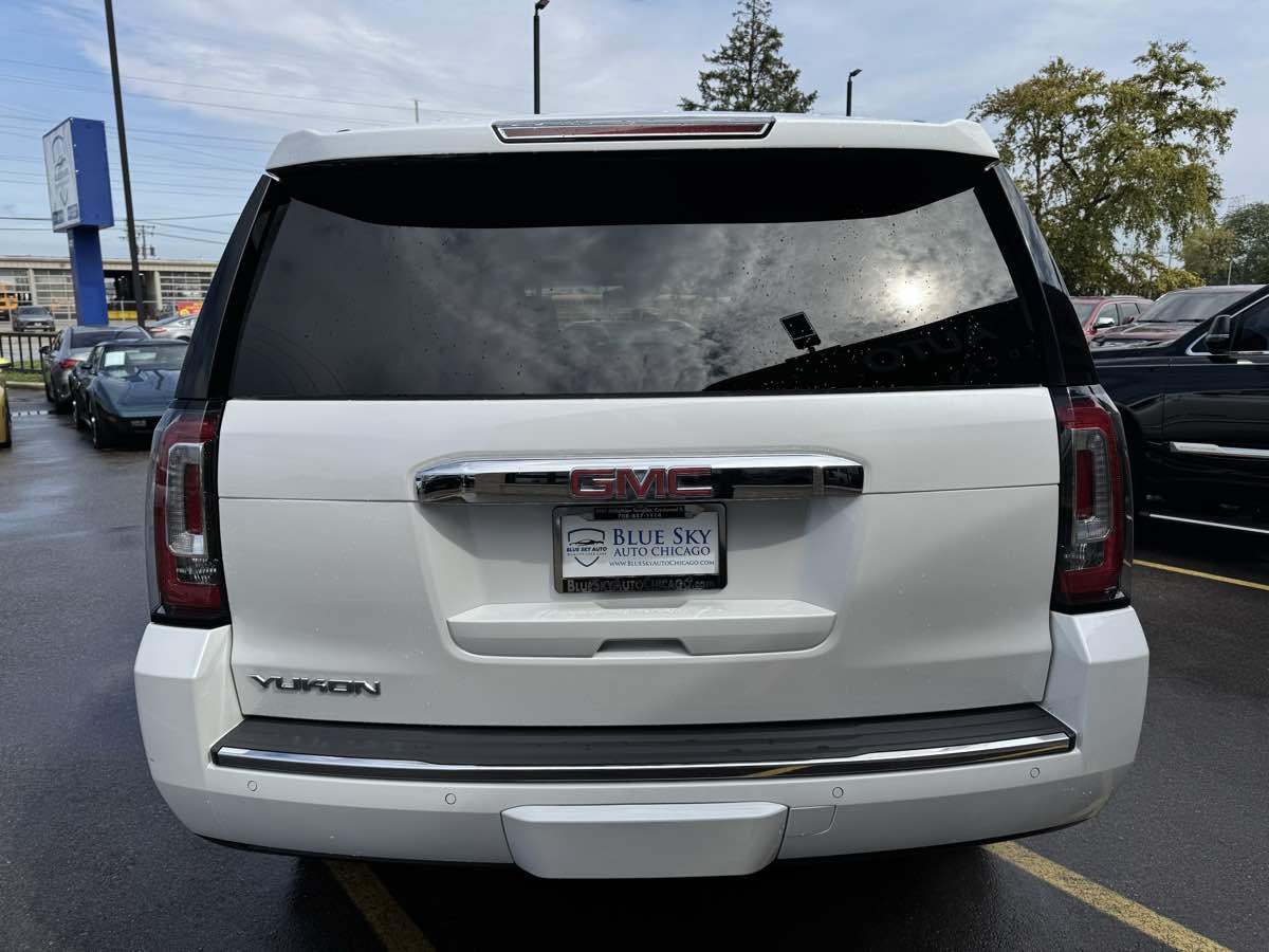2017 Gmc Yukon Denali photo 3